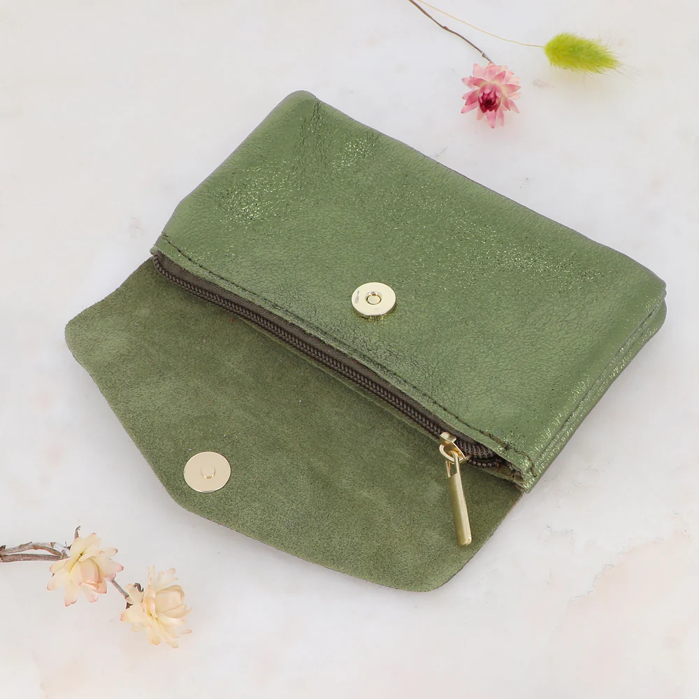 Pochette Barcelone - 1 bouton aimanté, 1 zip et 3 poches – Image 3