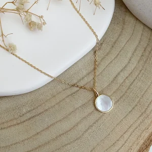 collier médaille en nacre