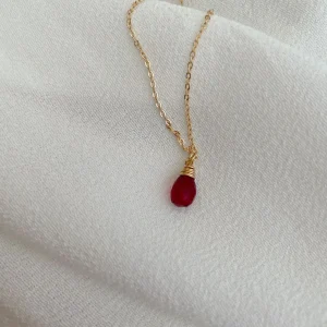 collier chaîne & goutte grenat - plaqué or