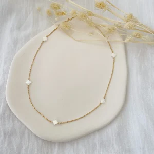 collier 5 trèfles en nacre blanche - plaqué or